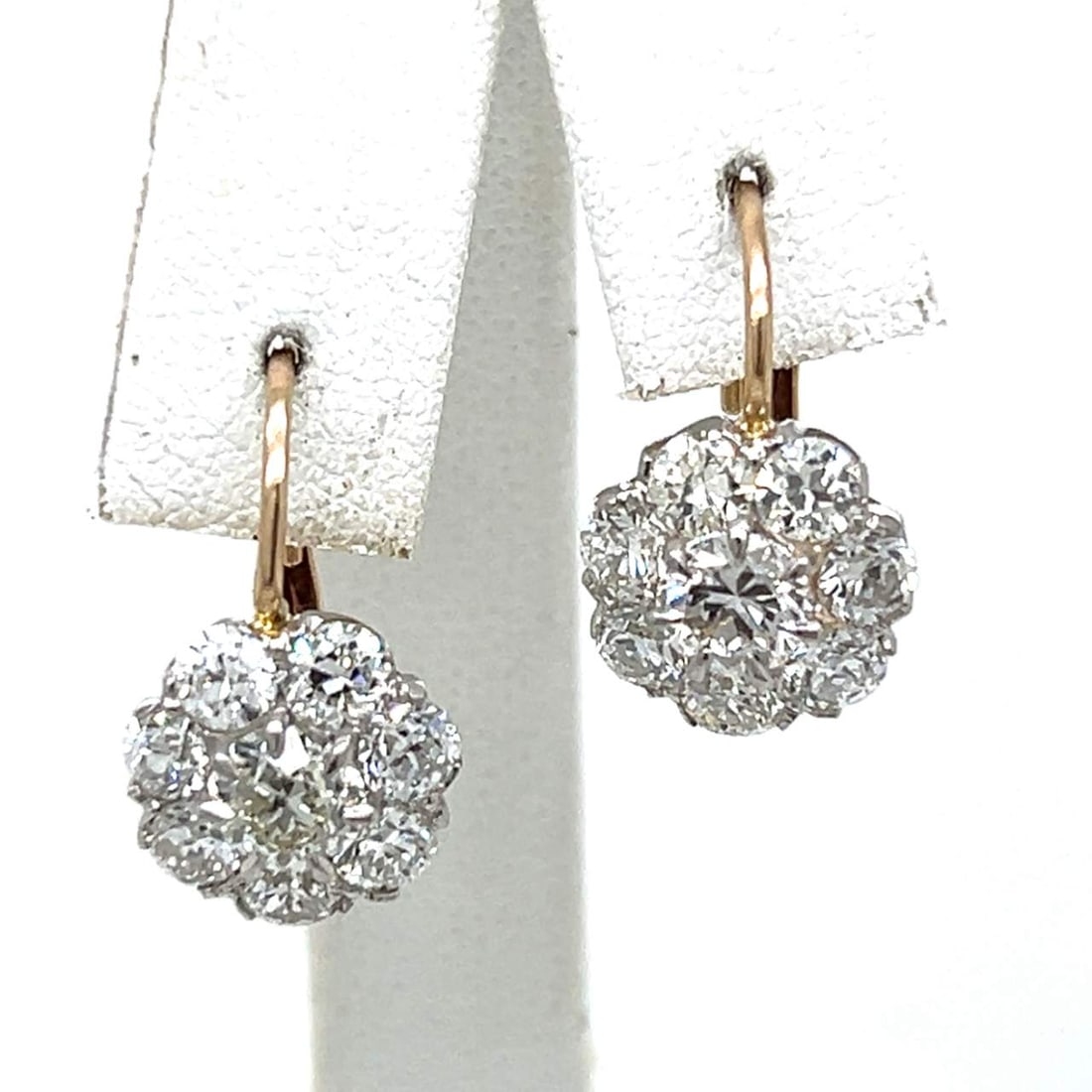 Elegant 18K Yellow Gold Platinum Diamond Earrings 3.50 Ct: Elegant 18K Yellow Gold Platinum Diamond Earrings 3.50 Ct Elevate your elegance with these stunning 18K Yellow Gold and Platinum earrings, featuring a magnificent total of 3.50 carats of Old Mine Diam