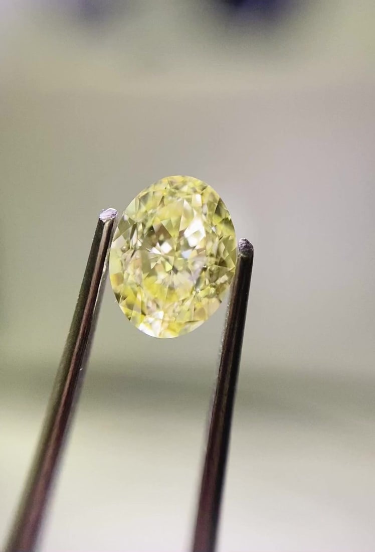Loose Diamond - OVAL 1.0ct Fancy Yellow SI2: Loose Diamond - OVAL 1.0ct Fancy Yellow SI2 Source: Natural Shape: OVAL Carats: 1.0 Color: Fancy Yellow Certification: GIA Video: