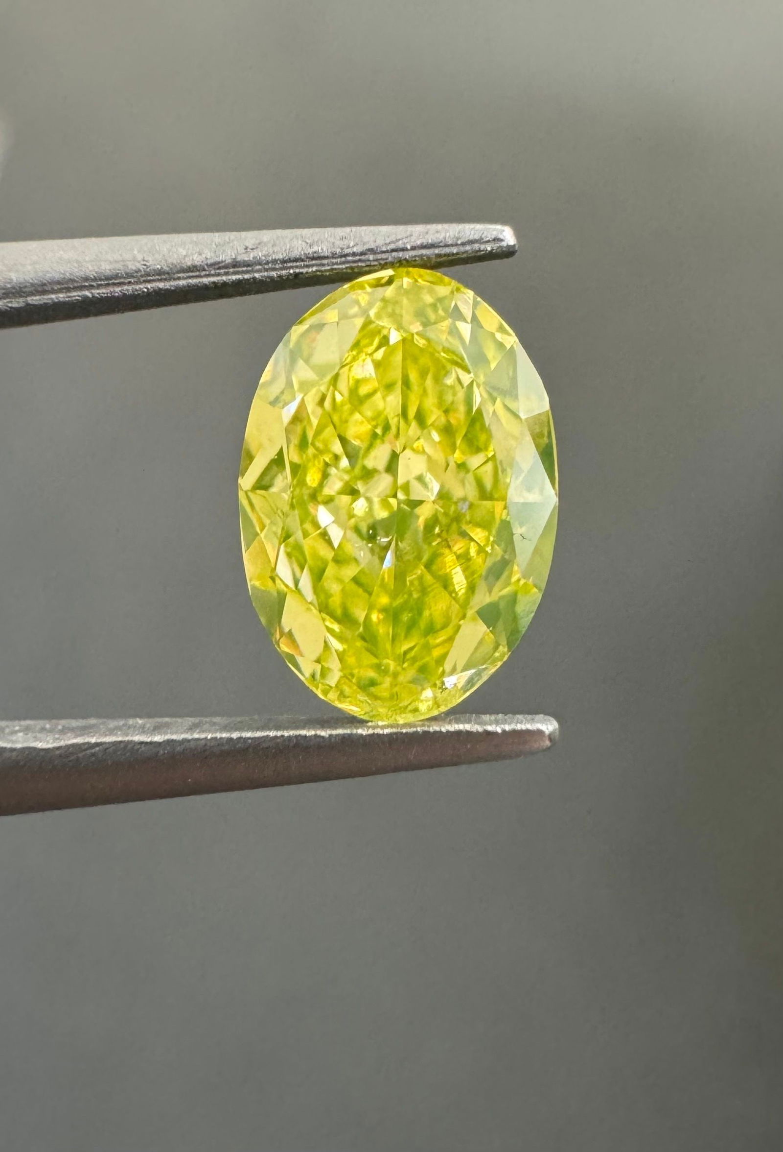 Loose Diamond - OVAL 0.78ct Fancy Intense Greenish Yellow VS2: Loose Diamond - OVAL 0.78ct Fancy Intense Greenish Yellow VS2 Source: Natural Shape: OVAL Carats: 0.78 Color: Fancy Intense Greenish Yellow Certification: GIA Video: