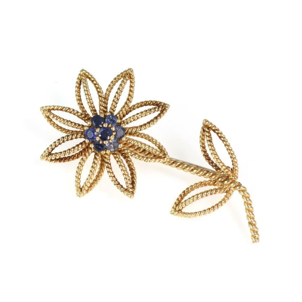 Tiffany & Co. Vintage 18k Yellow Gold Sapphire Floral Brooch: Tiffany & Co. Vintage 18k Yellow Gold Sapphire Floral Brooch This exquisite vintage brooch from Tiffany & Co. showcases a stunning sunflower design crafted from 18k yellow gold. The twisted wire const