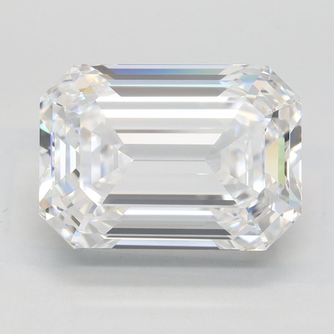 Loose Diamond - EMERALD 4.52ct D VVS1: Loose Diamond - EMERALD 4.52ct D VVS1 Source: This is a real non-mined Diamond that has been grown in a lab Shape: EMERALD Carats: 4.52 Color: D Clarity: VVS1 Certification: GIA Video: