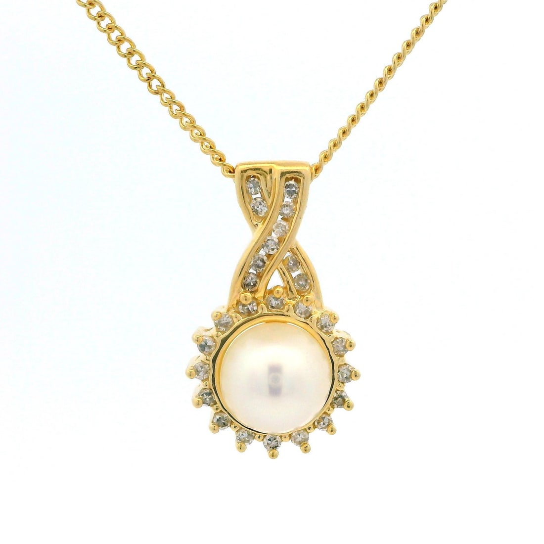 14k Yellow Gold Pearl Diamond Halo Pendant Curb Link Necklace: 14k Yellow Gold Pearl Diamond Halo Pendant Curb Link Necklace This elegant pendant necklace features a stunning 7.7mm round cultured pearl, beautifully bezel set in solid 14k yellow gold. The pearl sh