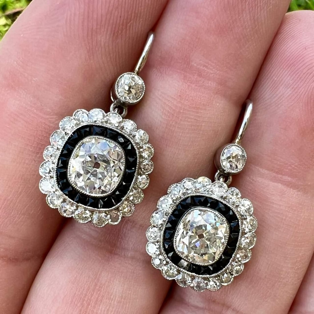 Elegant Platinum Earrings 4.80 Ct Diamonds Onyx 1 Inch: Elegant Platinum Earrings 4.80 Ct Diamonds Onyx 1 Inch These elegant Platinum Earrings feature a stunning combination of 4.80 Ct. diamonds and onyx. The earrings weigh 7.2 grams and are adorned with t
