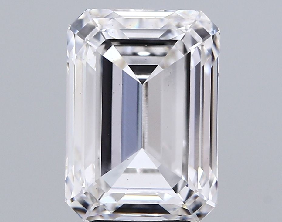 Loose Diamond - EMERALD 5.04ct D VS1: Loose Diamond - EMERALD 5.04ct D VS1 Source: This is a real non-mined Diamond that has been grown in a lab Shape: EMERALD Carats: 5.04 Color: D Clarity: VS1 Certification: IGI Video:
