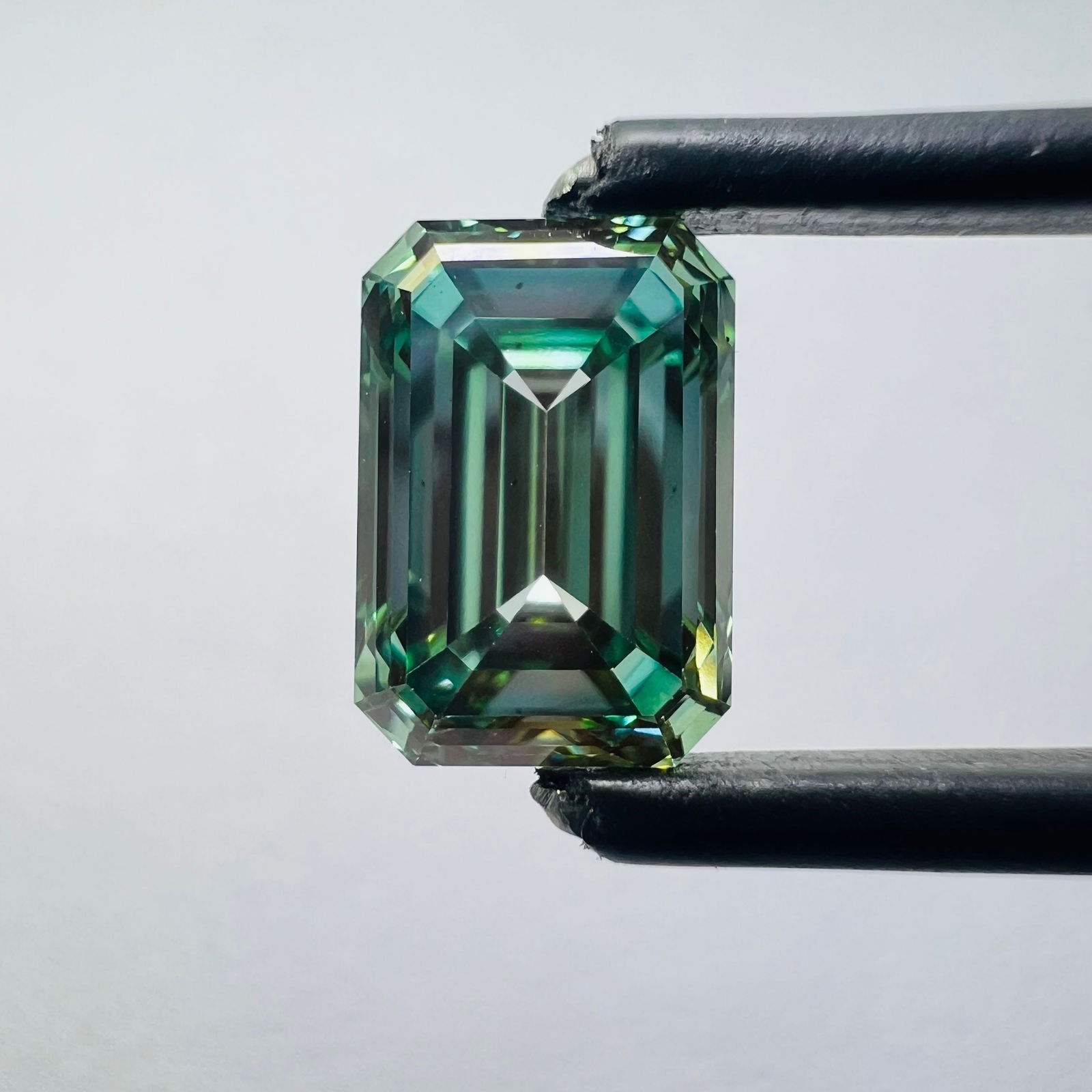 Loose Diamond - EMERALD 2.1ct Green VS1: Loose Diamond - EMERALD 2.1ct Green VS1 Source: This is a real non-mined Diamond that has been grown in a lab Shape: EMERALD Carats: 2.1 Color: Green Certification: NONE The Diamond Depot Guarantee: A