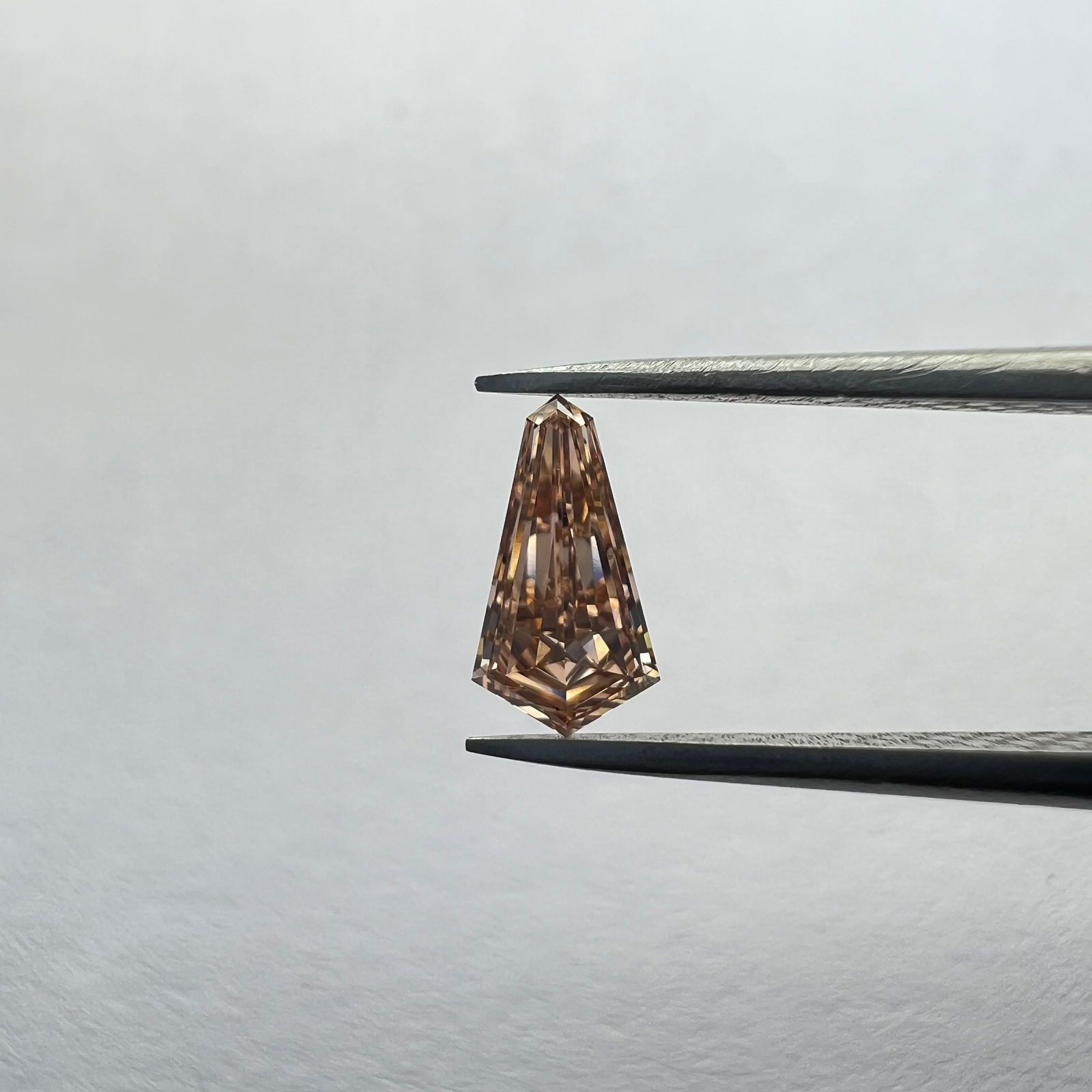 Loose Diamond - KITE 0.16ct Pink VS1: Loose Diamond - KITE 0.16ct Pink VS1 Source: This is a real non-mined Diamond that has been grown in a lab Shape: KITE Carats: 0.16 Color: Pink Certification: NONE The Diamond Depot Guarantee: All ite