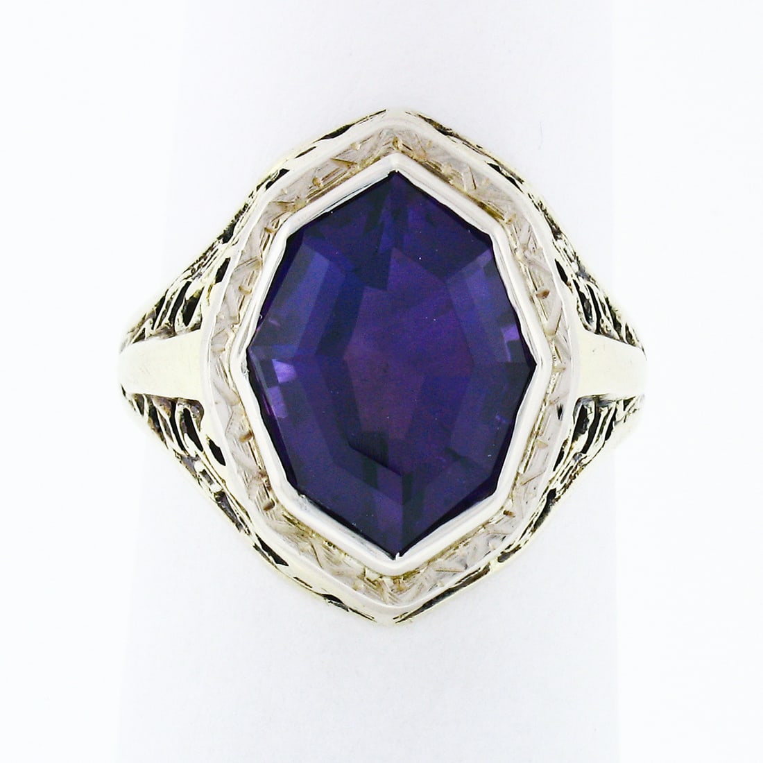 Antique Art Deco 14k Gold Marquise Amethyst Solitaire Ring 2.50ct: Antique Art Deco 14k Gold Marquise Amethyst Solitaire Ring 2.50ct Discover this exquisite Antique Art Deco 14k Gold Custom Marquise Cut Bezel Set Amethyst Solitaire Ring, a stunning piece that combine