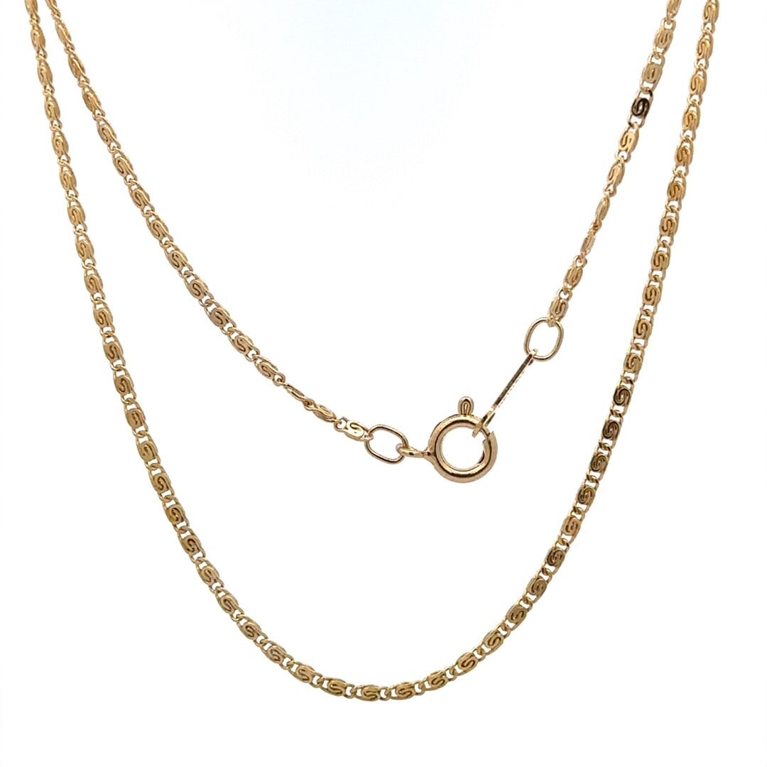 Estate Italian 14K Yellow Gold 20 Inch Tiger Eye Link Necklace: Estate Italian 14K Yellow Gold 20 Inch Tiger Eye Link Necklace This exquisite Estate Italian necklace features a stunning 14K Yellow Gold construction, showcasing a unique Tiger Eye textured link desi