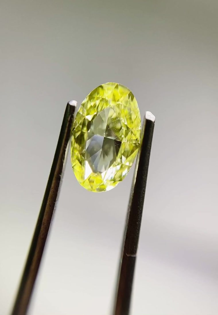 Loose Diamond - OVAL 1.0ct Fancy Yellow SI1: Loose Diamond - OVAL 1.0ct Fancy Yellow SI1 Source: Natural Shape: OVAL Carats: 1.0 Color: Fancy Yellow Certification: GIA Video: Video Link The Diamond Depot Guarantee: All items in this auction
