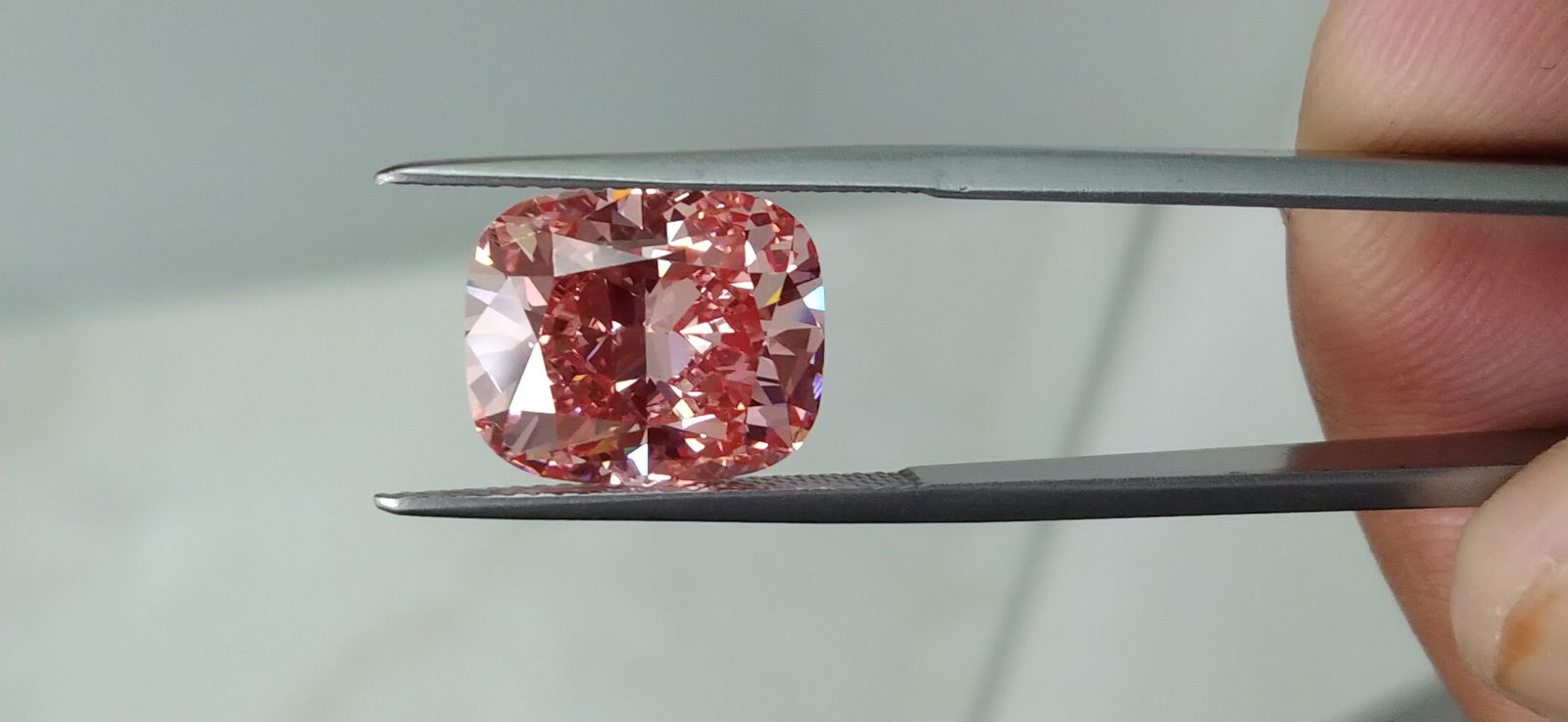 Loose Diamond - CUSHION MODIFIED 7.49ct Fancy Vivid Pink VS2: Loose Diamond - CUSHION MODIFIED 7.49ct Fancy Vivid Pink VS2 Source: This is a real non-mined Diamond that has been grown in a lab Shape: CUSHION MODIFIED Carats: 7.49 Color: Fancy Vivid Pink Certific