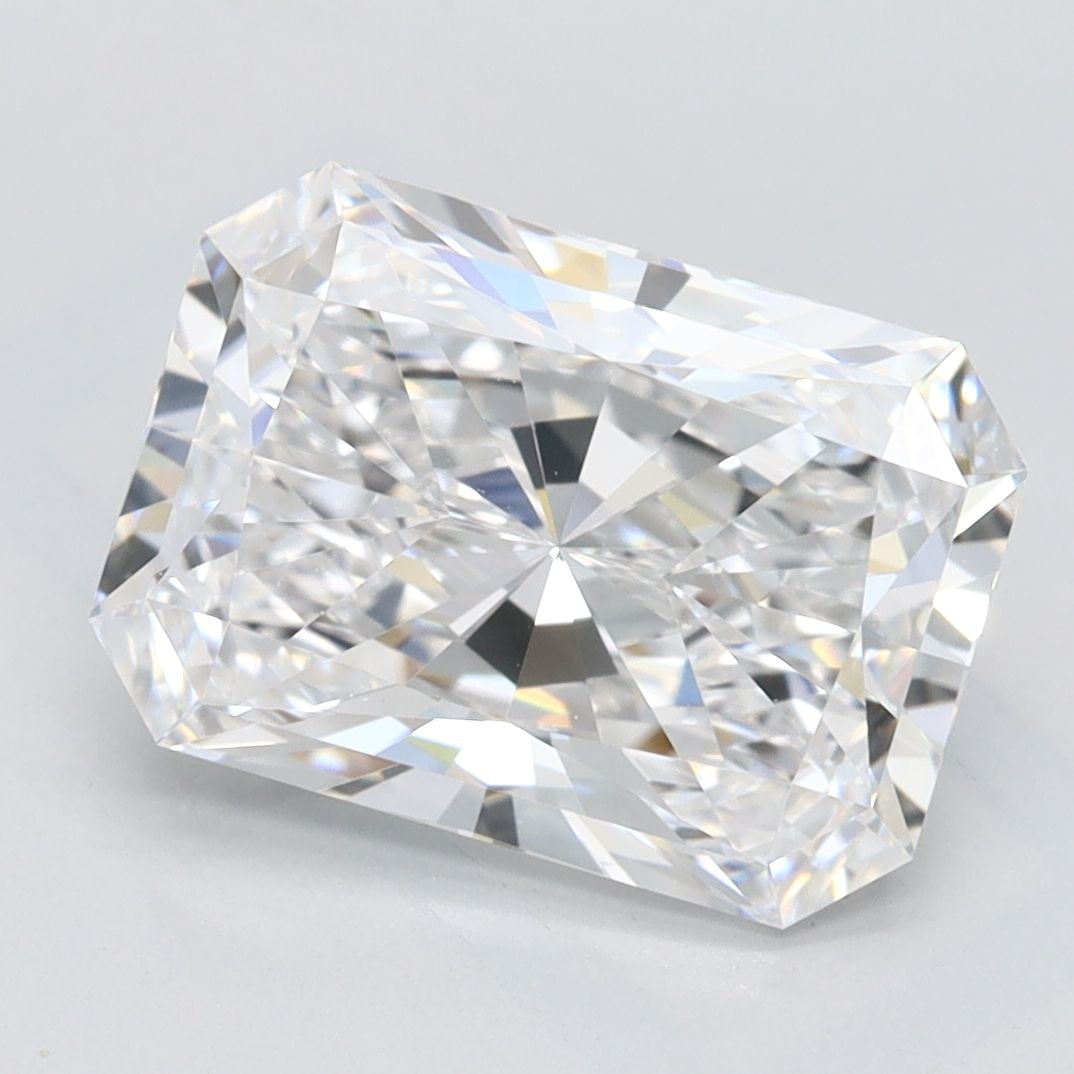 Loose Diamond - RADIANT 2.81ct D IF: Loose Diamond - RADIANT 2.81ct D IF Source: This is a real non-mined Diamond that has been grown in a lab Shape: RADIANT Carats: 2.81 Color: D Clarity: IF Certification: IGI Video:
