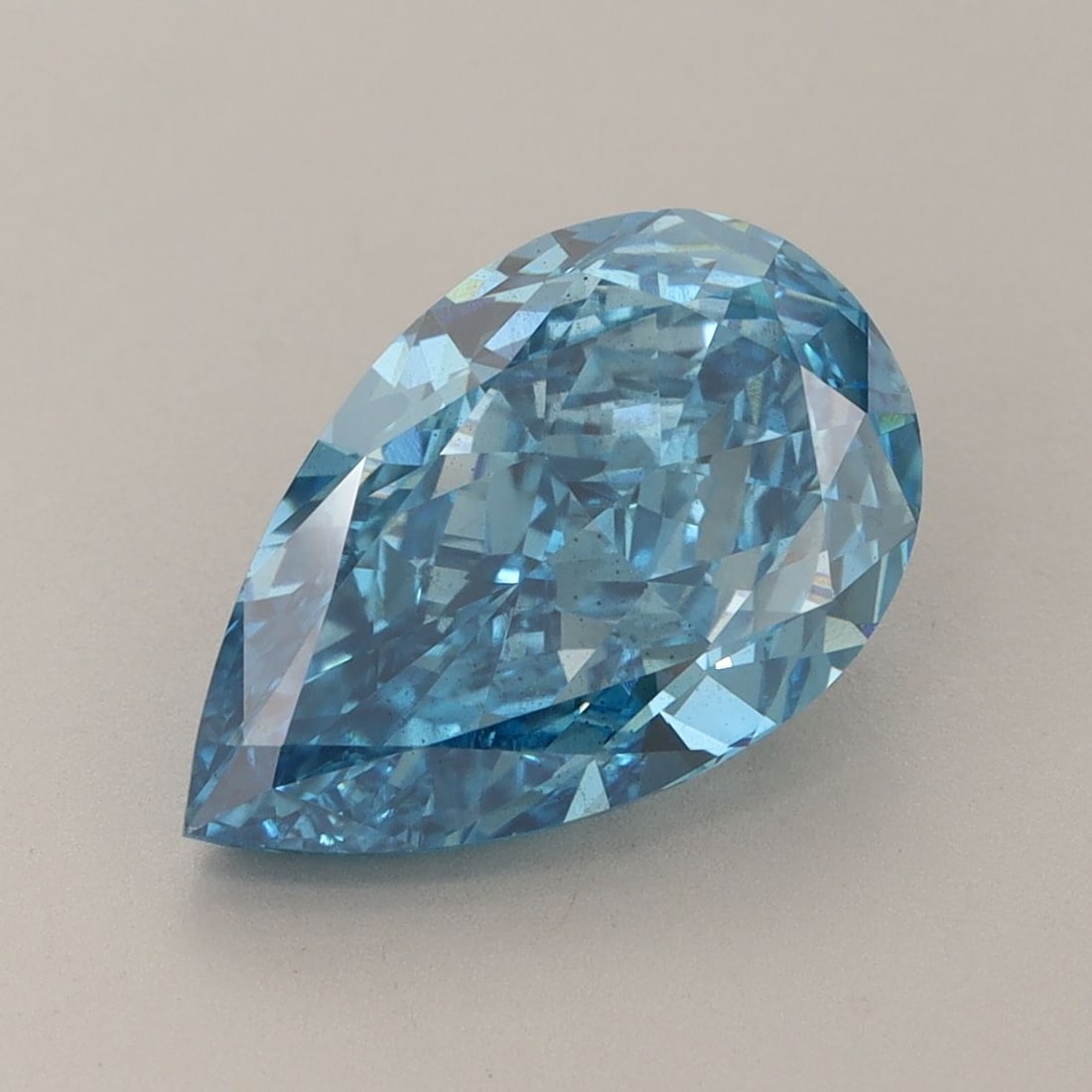 Loose Diamond - PEAR 4.29ct Fancy Vivid Blue VS2: Loose Diamond - PEAR 4.29ct Fancy Vivid Blue VS2 Source: This is a real non-mined Diamond that has been grown in a lab Shape: PEAR Carats: 4.29 Color: Fancy Vivid Blue Certification: IGI The Diamond D