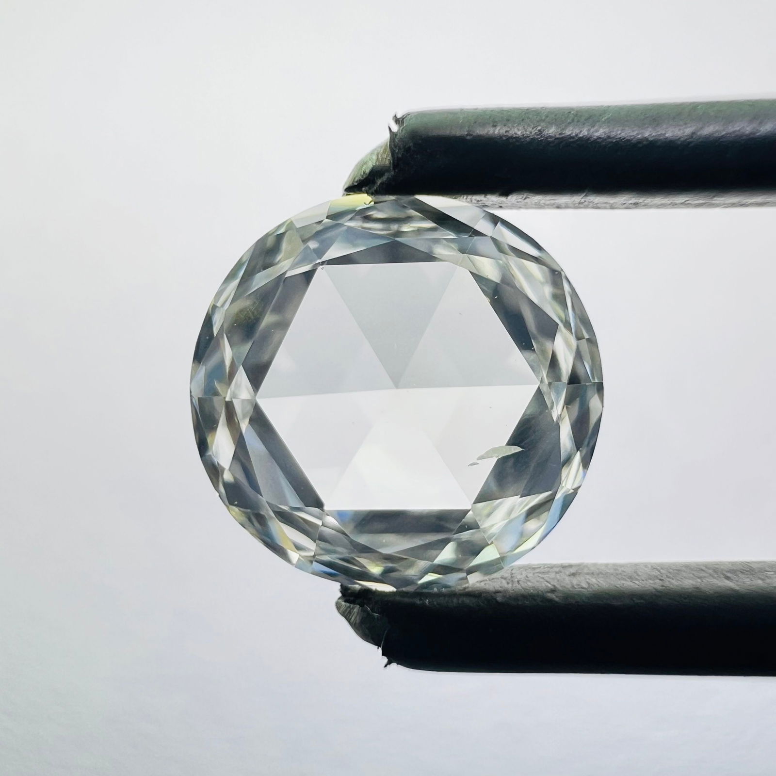 Loose Diamond - ROSE 1.57ct E VS1: Loose Diamond - ROSE 1.57ct E VS1 Source: This is a real non-mined Diamond that has been grown in a lab Shape: ROSE Carats: 1.57 Color: E Clarity: VS1 Certification: NONE Video: Video Link The