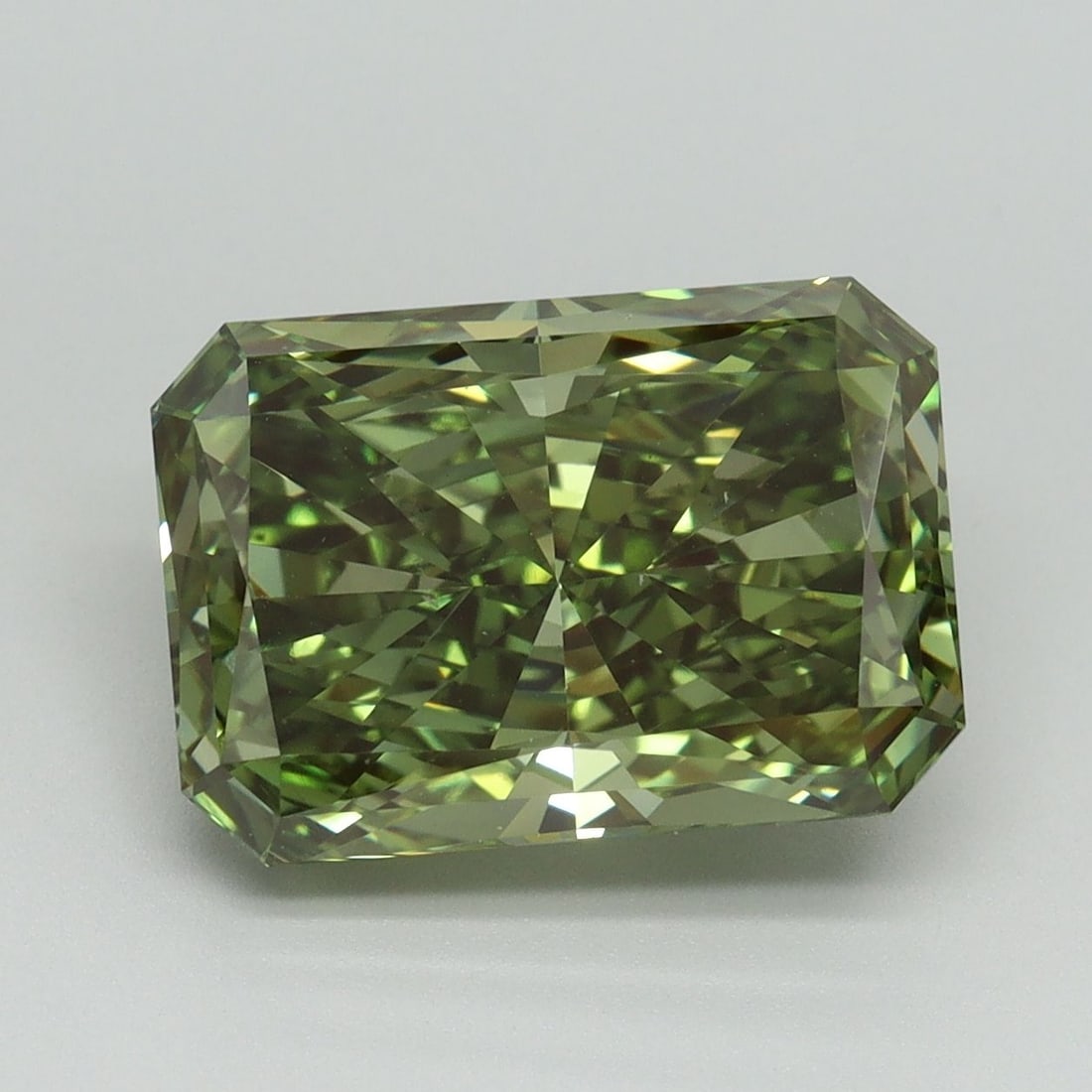 Loose Diamond - RADIANT 5.0ct Fancy Vivid Green VS2: Loose Diamond - RADIANT 5.0ct Fancy Vivid Green VS2 Source: This is a real non-mined Diamond that has been grown in a lab Shape: RADIANT Carats: 5.0 Color: Fancy Vivid Green Certification: IGI Video: