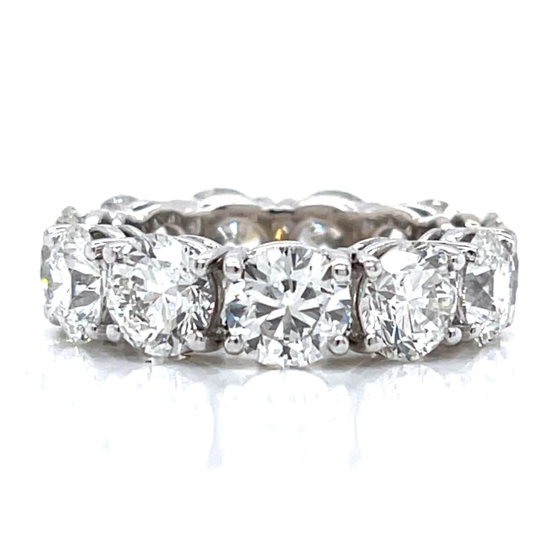 18K White Gold 11.80 Ct Diamond Eternity Band Size 6.75: 18K White Gold 11.80 Ct Diamond Eternity Band Size 6.75 This stunning 18K White Gold Eternity Band features a remarkable total diamond weight of approximately 11.80 carats. The ring is adorned with 11