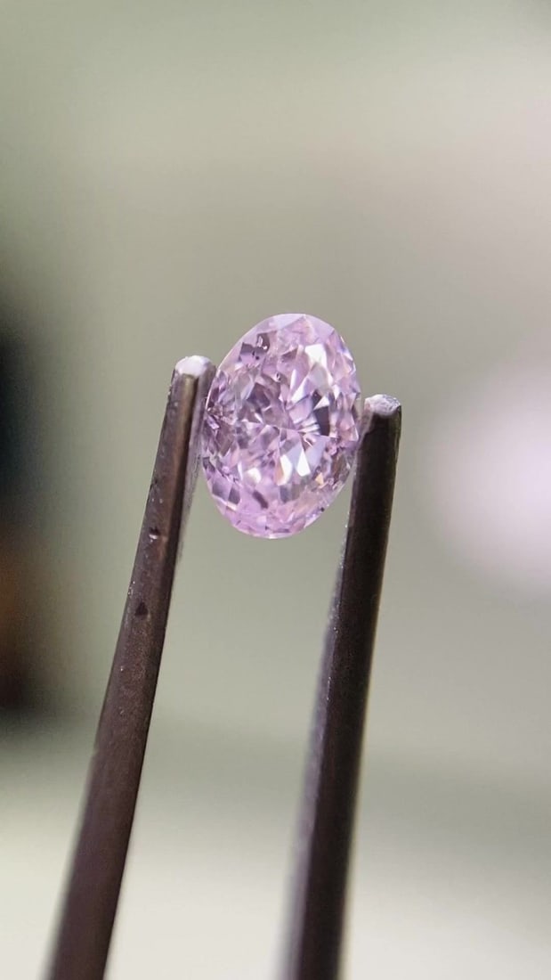 Loose Diamond - OVAL 0.25ct Fancy Light Pink SI2: Loose Diamond - OVAL 0.25ct Fancy Light Pink SI2 Source: Natural Shape: OVAL Carats: 0.25 Color: Fancy Light Pink Certification: GIA Video: