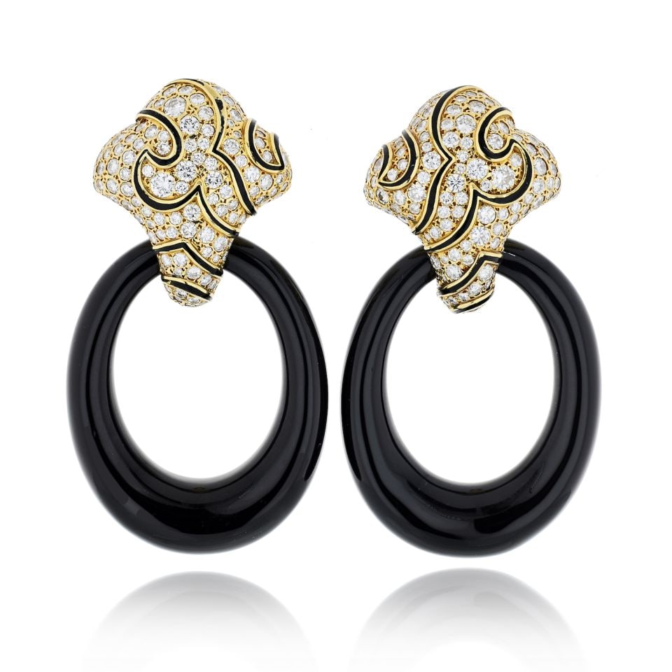 Iconic 18K Yellow Gold Black Onyx Door-Knocker Earrings: Iconic 18K Yellow Gold Black Onyx Door-Knocker Earrings Elevate your jewelry collection with these stunning 18K Yellow Gold Black Onyx Door-Knocker Earrings. Crafted from luxurious 18K yellow gold,