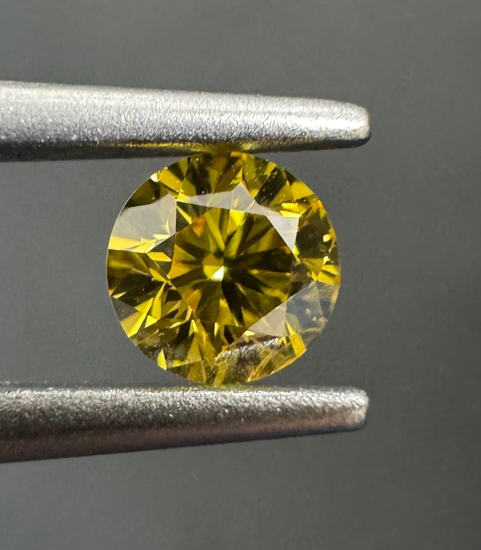 Loose Diamond - ROUND 0.22ct Fancy Vivid Yellow I1: Loose Diamond - ROUND 0.22ct Fancy Vivid Yellow I1 Source: Natural Shape: ROUND Carats: 0.22 Color: Fancy Vivid Yellow Certification: GIA The Diamond Depot Guarantee: All items in this auction are gua