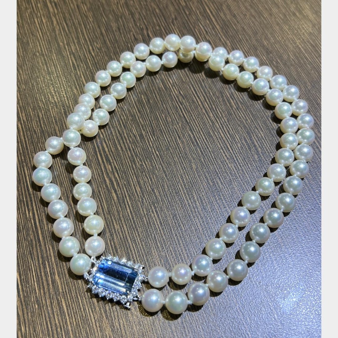 Platinum Necklace with 11.30 Ct Aquamarine and 20 Diamonds: Platinum Necklace with 11.30 Ct Aquamarine and 20 Diamonds This exquisite necklace features a stunning combination of platinum, aquamarine, diamonds, and cultured pearls. Weighing 83.3 grams, the cent