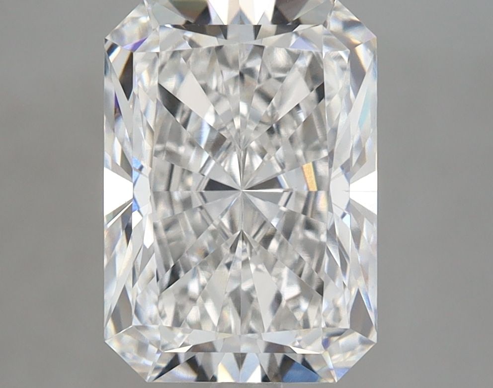 Loose Diamond - RADIANT 2.1ct E VS2: Loose Diamond - RADIANT 2.1ct E VS2 Source: This is a real non-mined Diamond that has been grown in a lab Shape: RADIANT Carats: 2.1 Color: E Clarity: VS2 Certification: IGI Video: