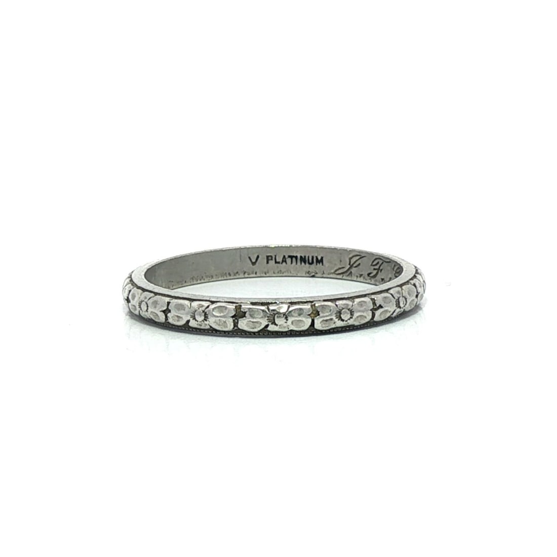 Antique Art Deco 1925 Platinum 2mm Floral Band Ring Size 4.5: Antique Art Deco 1925 Platinum 2mm Floral Band Ring Size 4.5 This exquisite Antique Art Deco band ring from 1925 showcases a timeless floral design crafted in solid platinum. Measuring 2mm in width, t