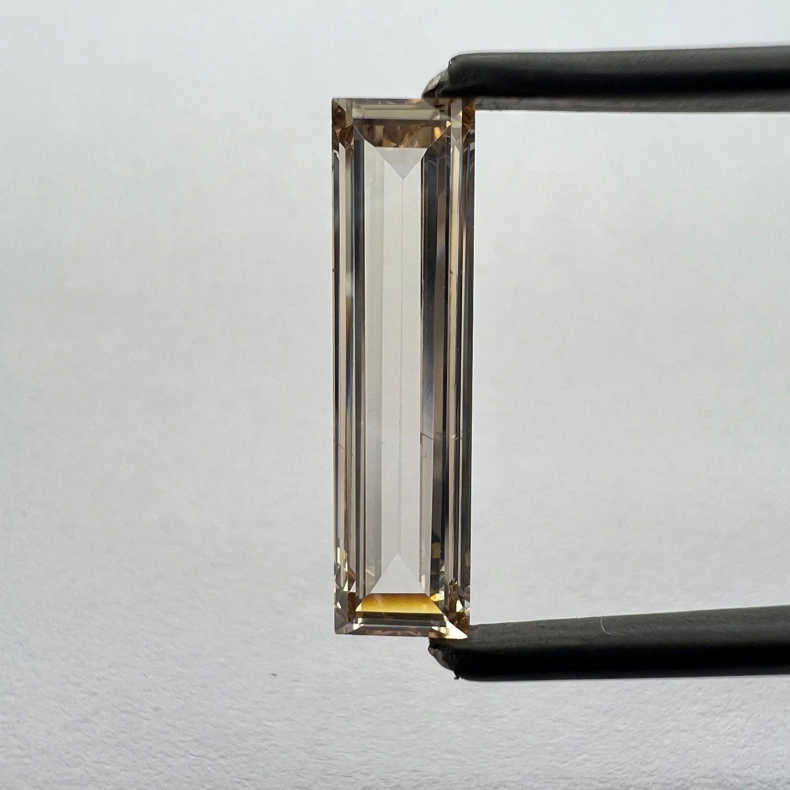 Loose Diamond - BAGUETTE 2.53ct Brown VS1: Loose Diamond - BAGUETTE 2.53ct Brown VS1 Source: This is a real non-mined Diamond that has been grown in a lab Shape: BAGUETTE Carats: 2.53 Color: Brown Certification: NONE The Diamond Depot Guarante