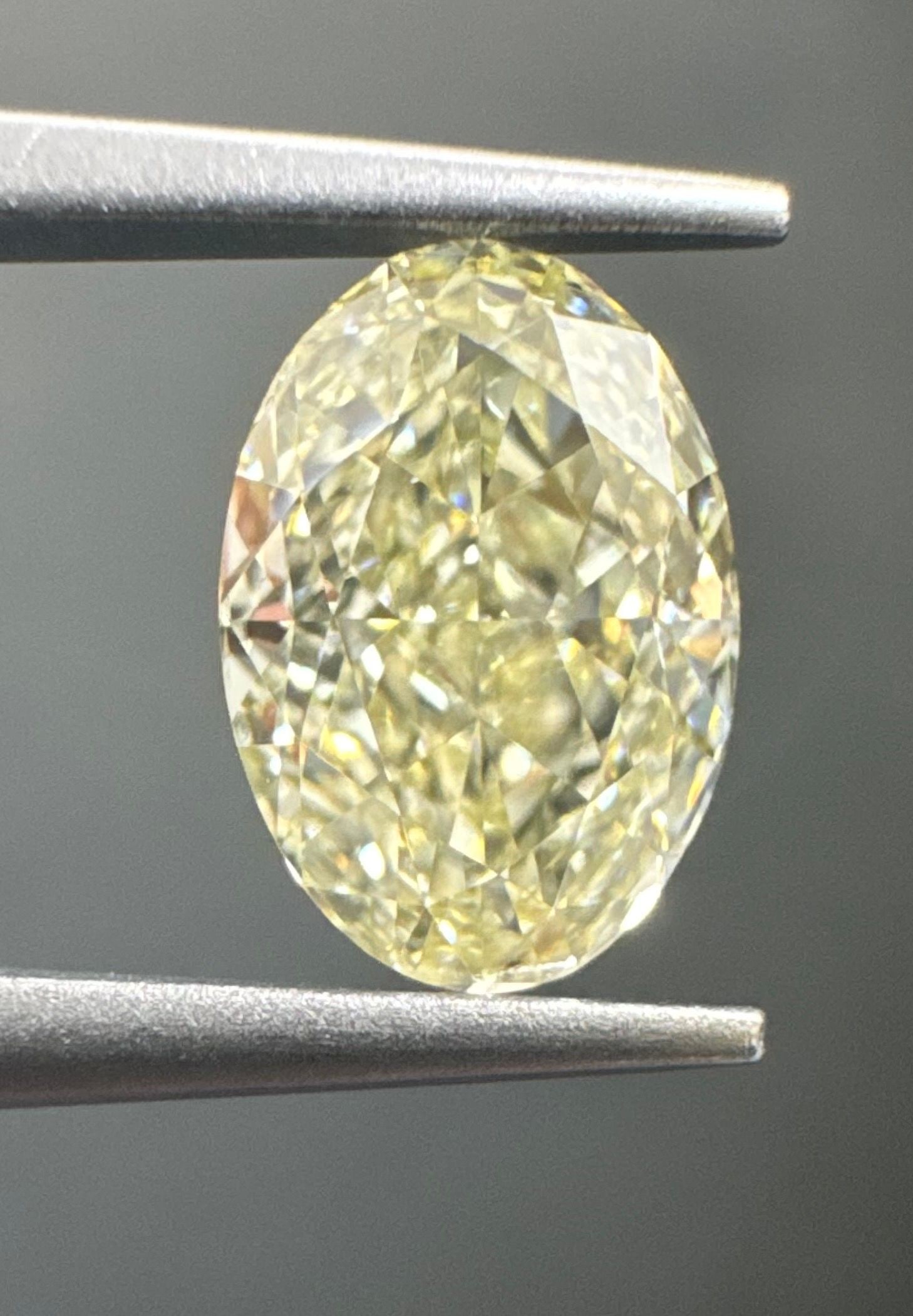 Loose Diamond - OVAL 1.01ct S-T VS2: Loose Diamond - OVAL 1.01ct S-T VS2 Source: Natural Shape: OVAL Carats: 1.01 Color: S-T Certification: GIA The Diamond Depot Guarantee: All items in this auction are guaranteed to be 100% authentic. A