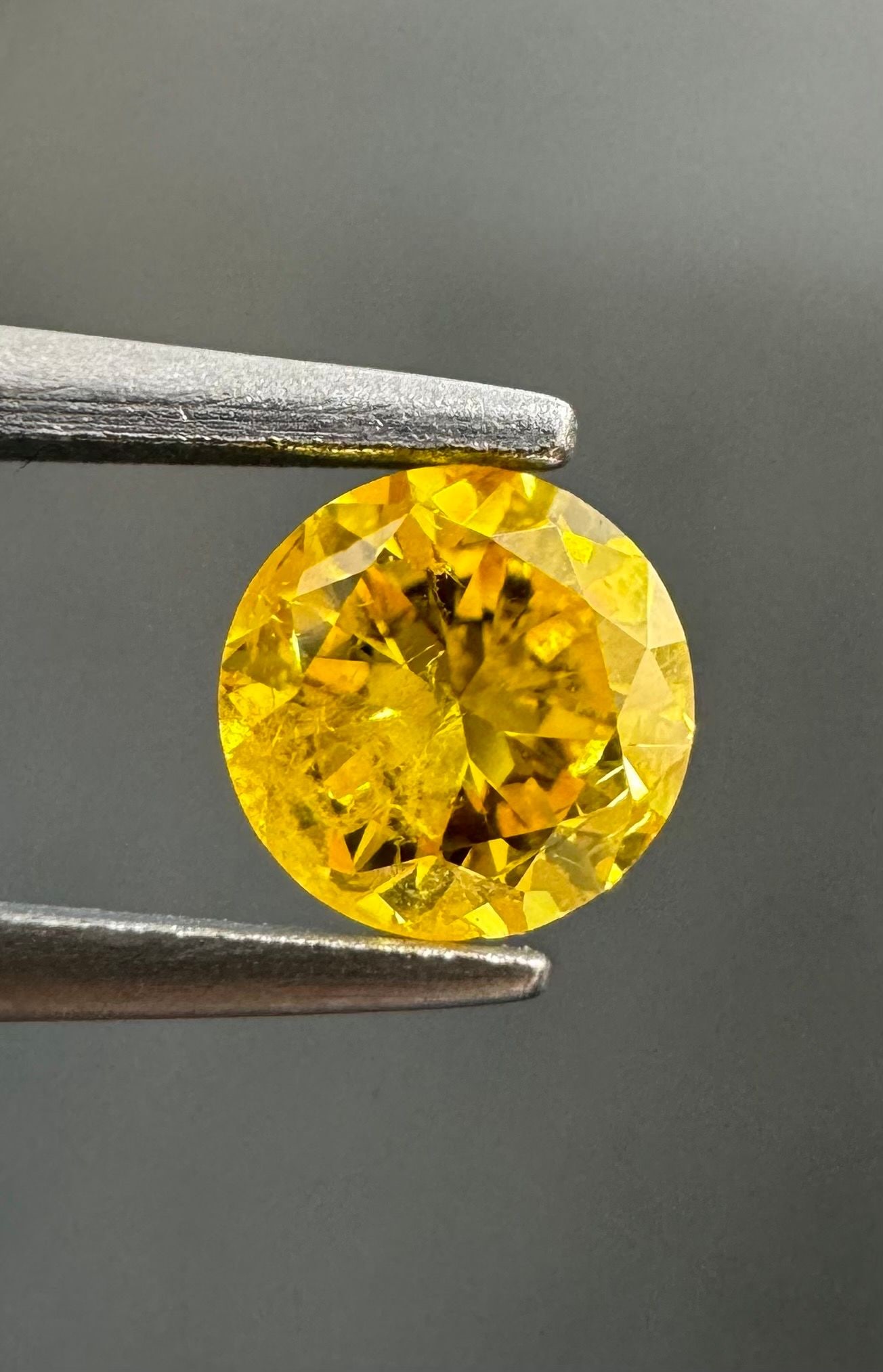 Loose Diamond - ROUND 0.4ct Fancy Vivid Yellow I2: Loose Diamond - ROUND 0.4ct Fancy Vivid Yellow I2 Source: Natural Shape: ROUND Carats: 0.4 Color: Fancy Vivid Yellow Certification: GIA Video:
