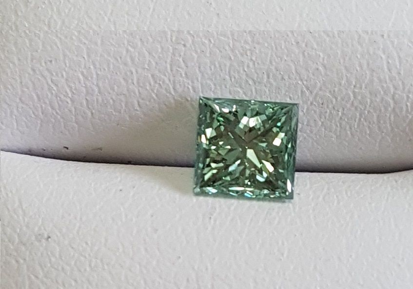 Loose Diamond - PRINCESS 1.0ct Blue Green SI1: Loose Diamond - PRINCESS 1.0ct Blue Green SI1 Source: Natural Shape: PRINCESS Carats: 1.0 Color: Blue Green Certification: OTHER The Diamond Depot Guarantee: All items in this auction are guaranteed t