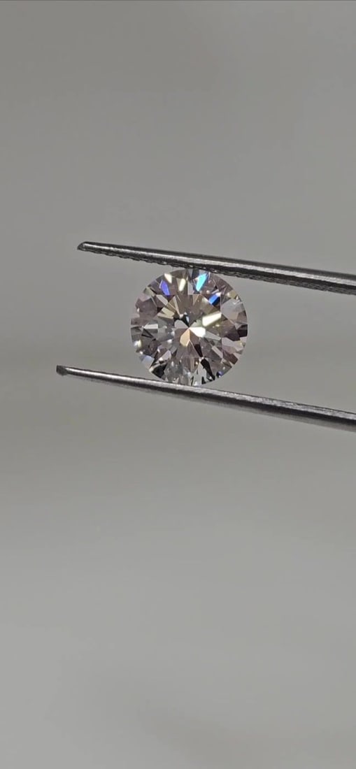 Loose Diamond - ROUND 1.61ct J VS2: Loose Diamond - ROUND 1.61ct J VS2 Source: Natural Shape: ROUND Carats: 1.61 Color: J Clarity: VS2 Certification: GIA Video: