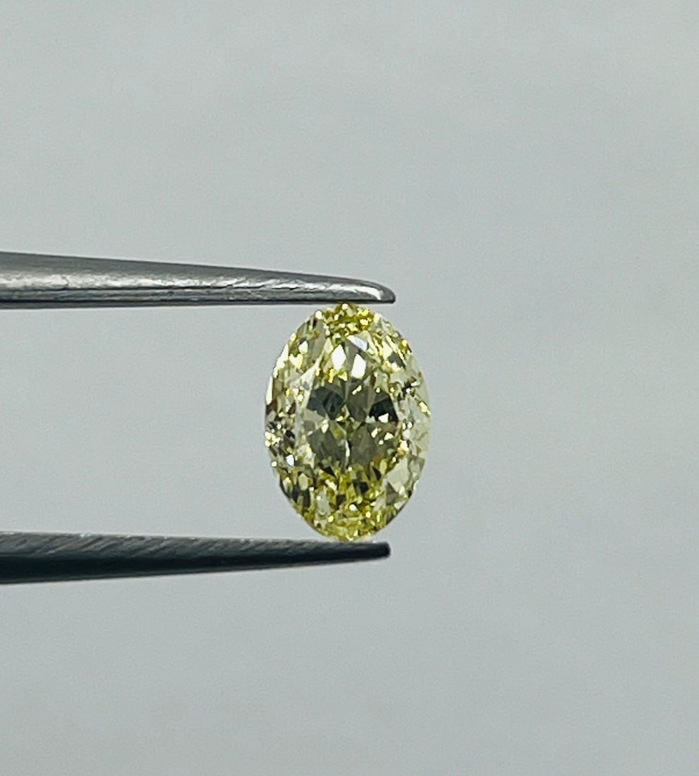 Loose Diamond - OVAL 1.0ct Fancy Yellow VS2: Loose Diamond - OVAL 1.0ct Fancy Yellow VS2 Source: Natural Shape: OVAL Carats: 1.0 Color: Fancy Yellow Certification: GIA Video:
