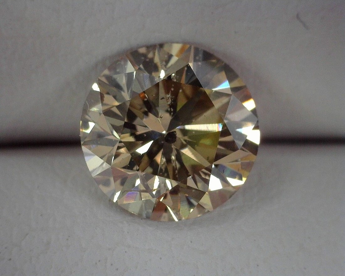 Loose Diamond - ROUND 1.02ct Brown I1: Loose Diamond - ROUND 1.02ct Brown I1 Source: Natural Shape: ROUND Carats: 1.02 Color: Brown Certification: OTHER The Diamond Depot Guarantee: All items in this auction are guaranteed to be 100% authe