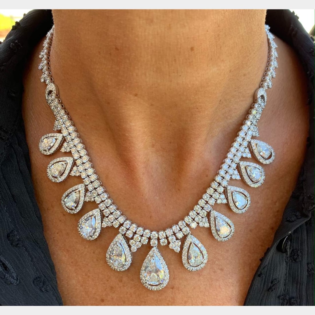 18K White Gold Diamond Necklace 54.09 Ct Total Weight: 18K White Gold Diamond Necklace 54.09 Ct Total Weight This stunning diamond necklace features 18K white gold and boasts a total weight of 70.0 grams. It is adorned with an impressive 246 diamonds tota
