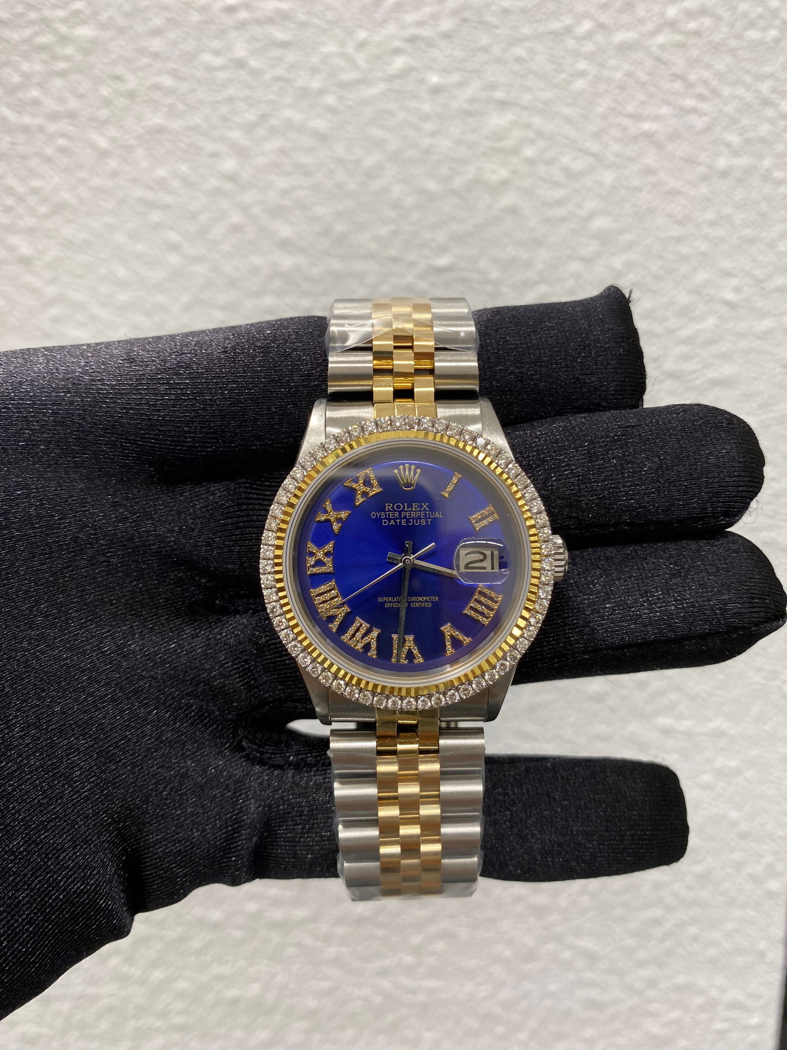 Rolex Datejust 1601 Mens Watch Aftermarket Dark Blue Roman Dial Jubilee Bracelet: Rolex Datejust 1601 Mens Watch Aftermarket Dark Blue Roman Dial Jubilee Bracelet This is a men's Rolex Datejust wristwatch featuring an aftermarket dark blue dial with Roman numerals and an aftermarke