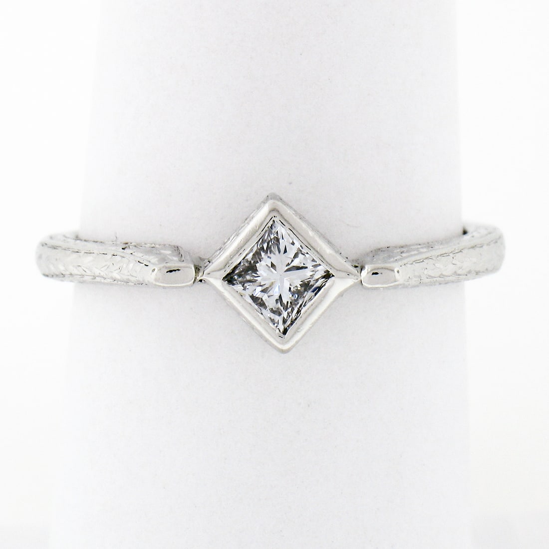 VAHE Platinum 0.35ct Princess Cut VS1 F Diamond Bezel Solitaire Ring: VAHE Platinum 0.35ct Princess Cut VS1 F Diamond Bezel Solitaire Ring This exquisite engagement ring is crafted in solid .950 platinum, showcasing a stunning princess cut diamond at its center. Weighin