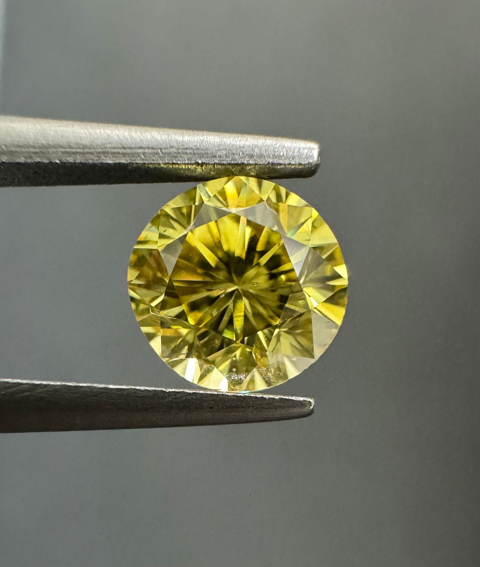 Loose Diamond - ROUND 0.58ct Fancy Intense Yellow SI2: Loose Diamond - ROUND 0.58ct Fancy Intense Yellow SI2 Source: Natural Shape: ROUND Carats: 0.58 Color: Fancy Intense Yellow Certification: GIA Video:
