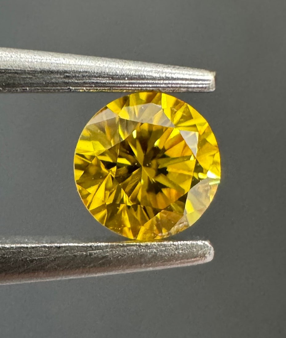 Loose Diamond - ROUND 0.21ct Fancy Vivid Orangey Yellow SI2: Loose Diamond - ROUND 0.21ct Fancy Vivid Orangey Yellow SI2 Source: Natural Shape: ROUND Carats: 0.21 Color: Fancy Vivid Orangey Yellow Certification: GIA The Diamond Depot Guarantee: All items in thi