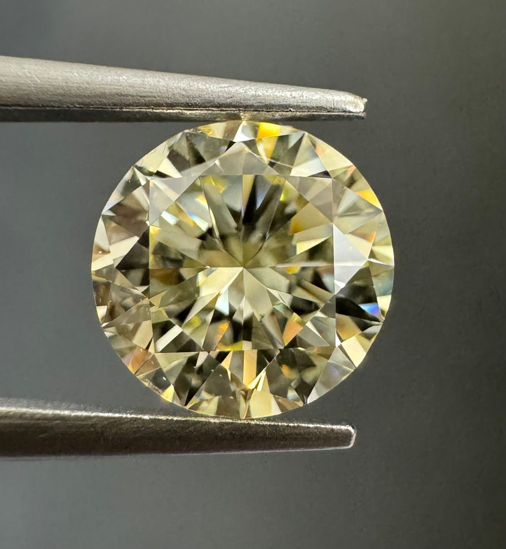 Loose Diamond - ROUND 1.0ct S-T VS1: Loose Diamond - ROUND 1.0ct S-T VS1 Source: Natural Shape: ROUND Carats: 1.0 Color: S-T Certification: GIA The Diamond Depot Guarantee: All items in this auction are guaranteed to be 100% authentic. A