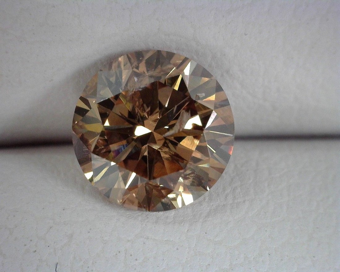 Loose Diamond - ROUND 1.01ct Brown I1: Loose Diamond - ROUND 1.01ct Brown I1 Source: Natural Shape: ROUND Carats: 1.01 Color: Brown Certification: OTHER The Diamond Depot Guarantee: All items in this auction are guaranteed to be 100% authe