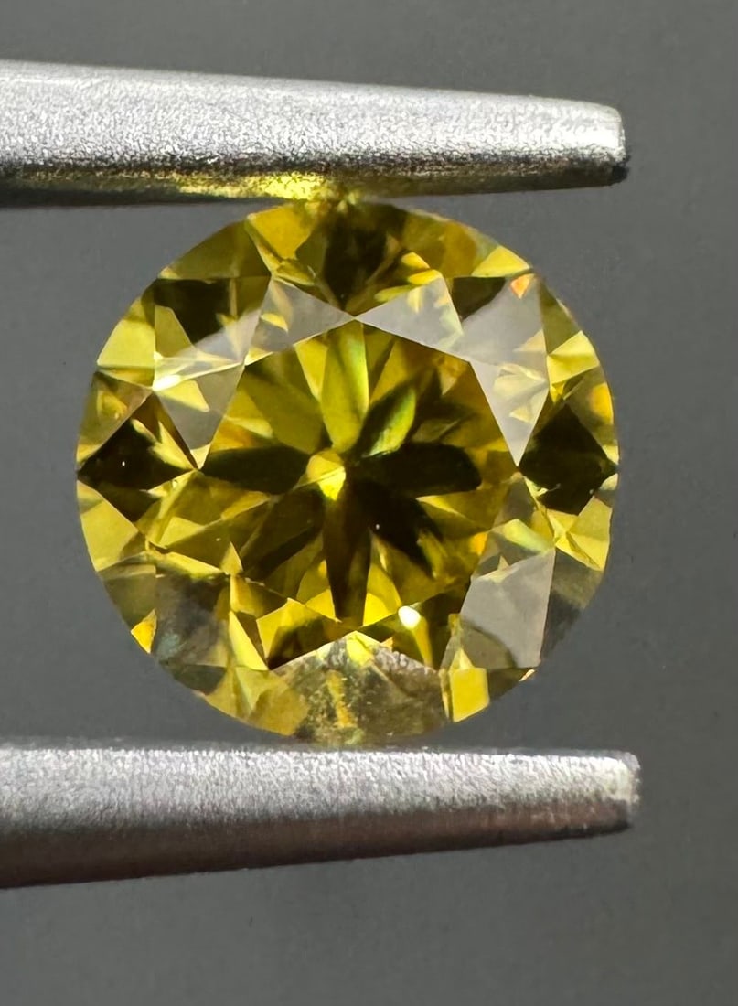 Loose Diamond - ROUND 0.5ct Fancy Deep Yellow VS2: Loose Diamond - ROUND 0.5ct Fancy Deep Yellow VS2 Source: Natural Shape: ROUND Carats: 0.5 Color: Fancy Deep Yellow Certification: GIA The Diamond Depot Guarantee: All items in this auction are guaran
