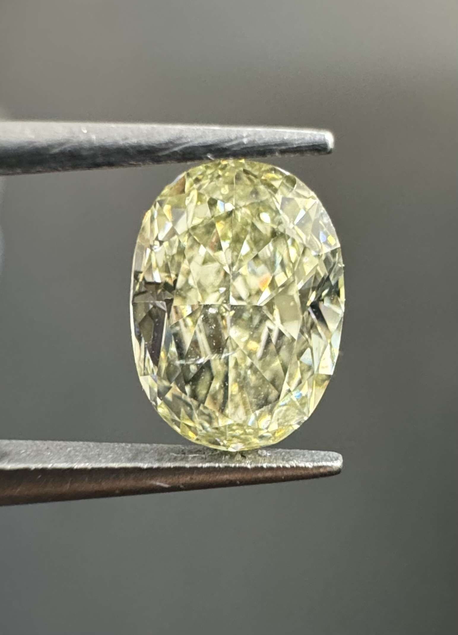 Loose Diamond - OVAL 0.7ct Fancy Light Greenish Yellow SI2: Loose Diamond - OVAL 0.7ct Fancy Light Greenish Yellow SI2 Source: Natural Shape: OVAL Carats: 0.7 Color: Fancy Light Greenish Yellow Certification: GIA Video: