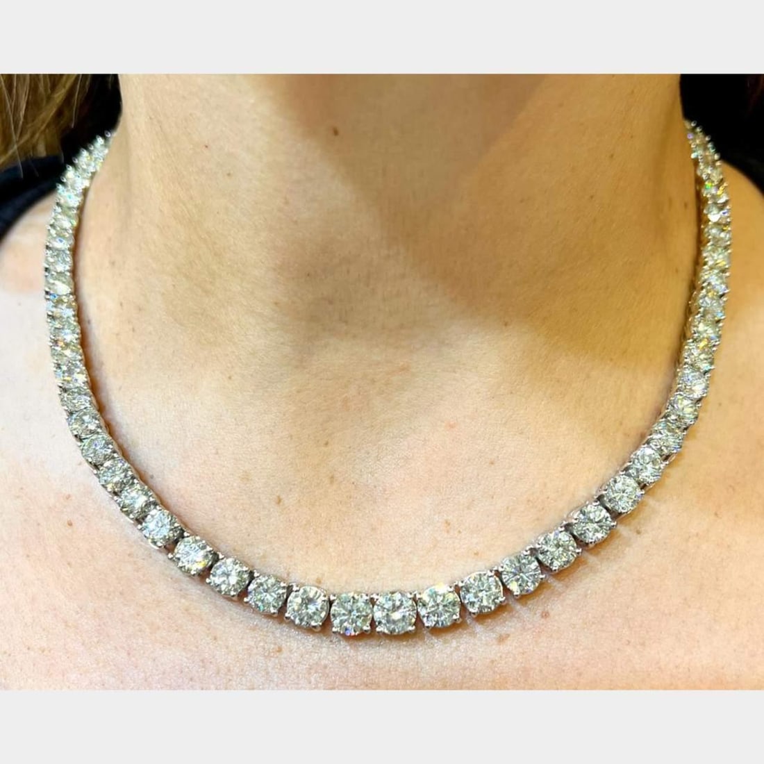 Platinum Riviera Necklace 73 Diamonds 55.50 Ct I-K VVS-VS: Platinum Riviera Necklace 73 Diamonds 55.50 Ct I-K VVS-VS This exquisite Platinum Diamond Riviera Necklace features a stunning collection of 73 diamonds, with a total weight of approximately 55.50 car