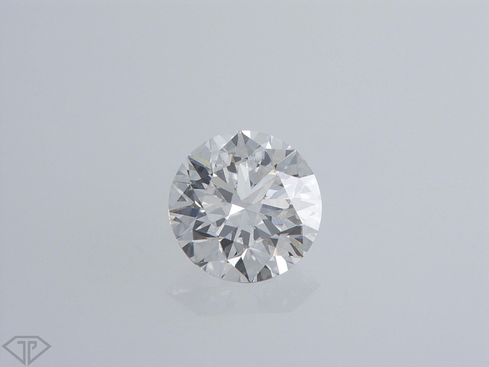 Loose Diamond - ROUND 0.7ct J VS1: Loose Diamond - ROUND 0.7ct J VS1 Source: Natural Shape: ROUND Carats: 0.7 Color: J Clarity: VS1 Certification: GIA Video: