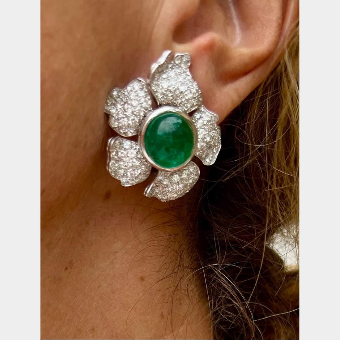 Art Deco Platinum Flower Earrings 10.50 Ct Diamonds 16.00 Ct Emeralds: Art Deco Platinum Flower Earrings 10.50 Ct Diamonds 16.00 Ct Emeralds Exquisite Art Deco French earrings crafted in platinum, featuring a stunning floral design adorned with vibrant emeralds and spark