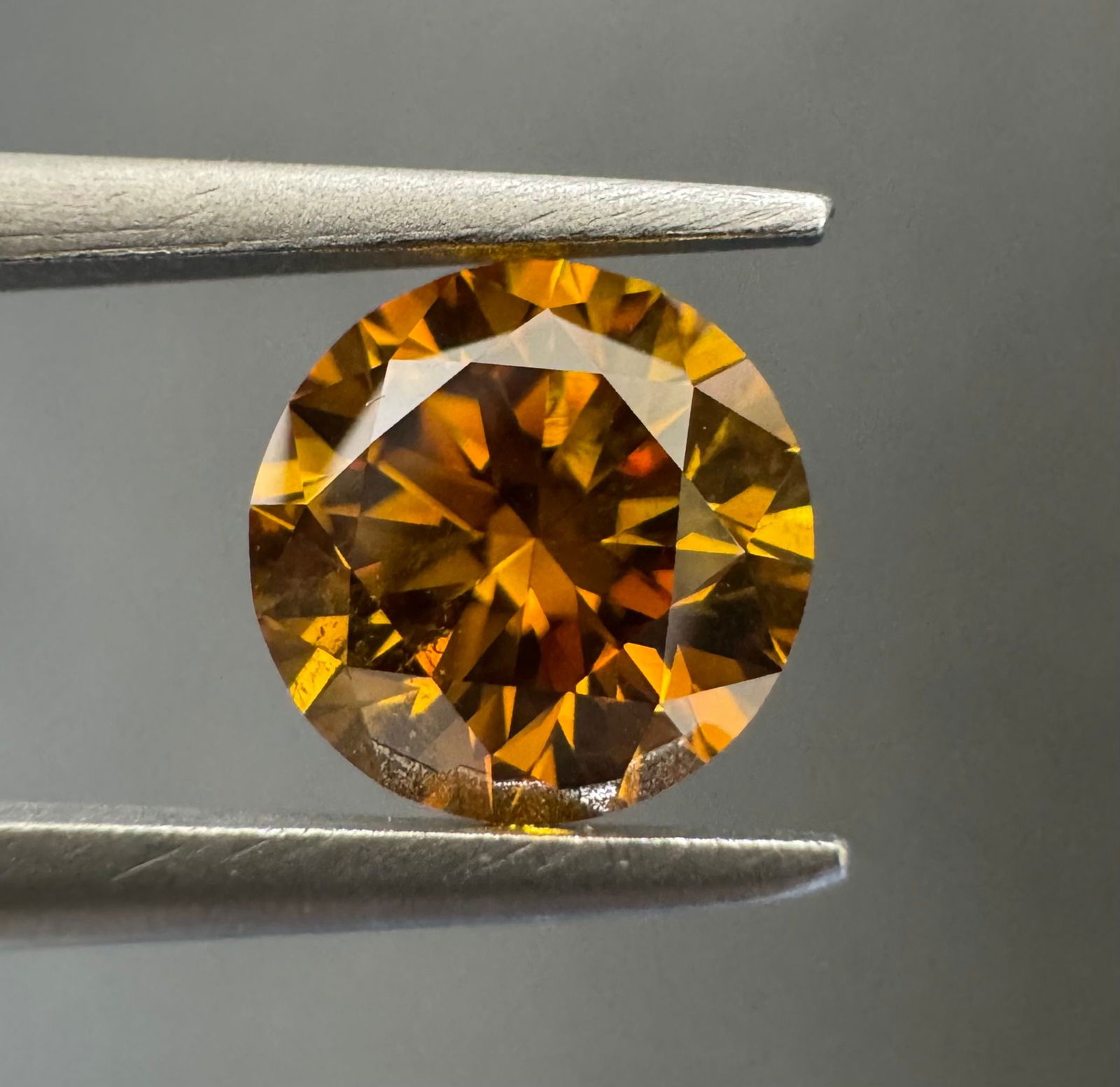 Loose Diamond - ROUND 1.0ct Fancy Deep Orange Brown SI2: Loose Diamond - ROUND 1.0ct Fancy Deep Orange Brown SI2 Source: Natural Shape: ROUND Carats: 1.0 Color: Fancy Deep Orange Brown Certification: GIA The Diamond Depot Guarantee: All items in this auctio