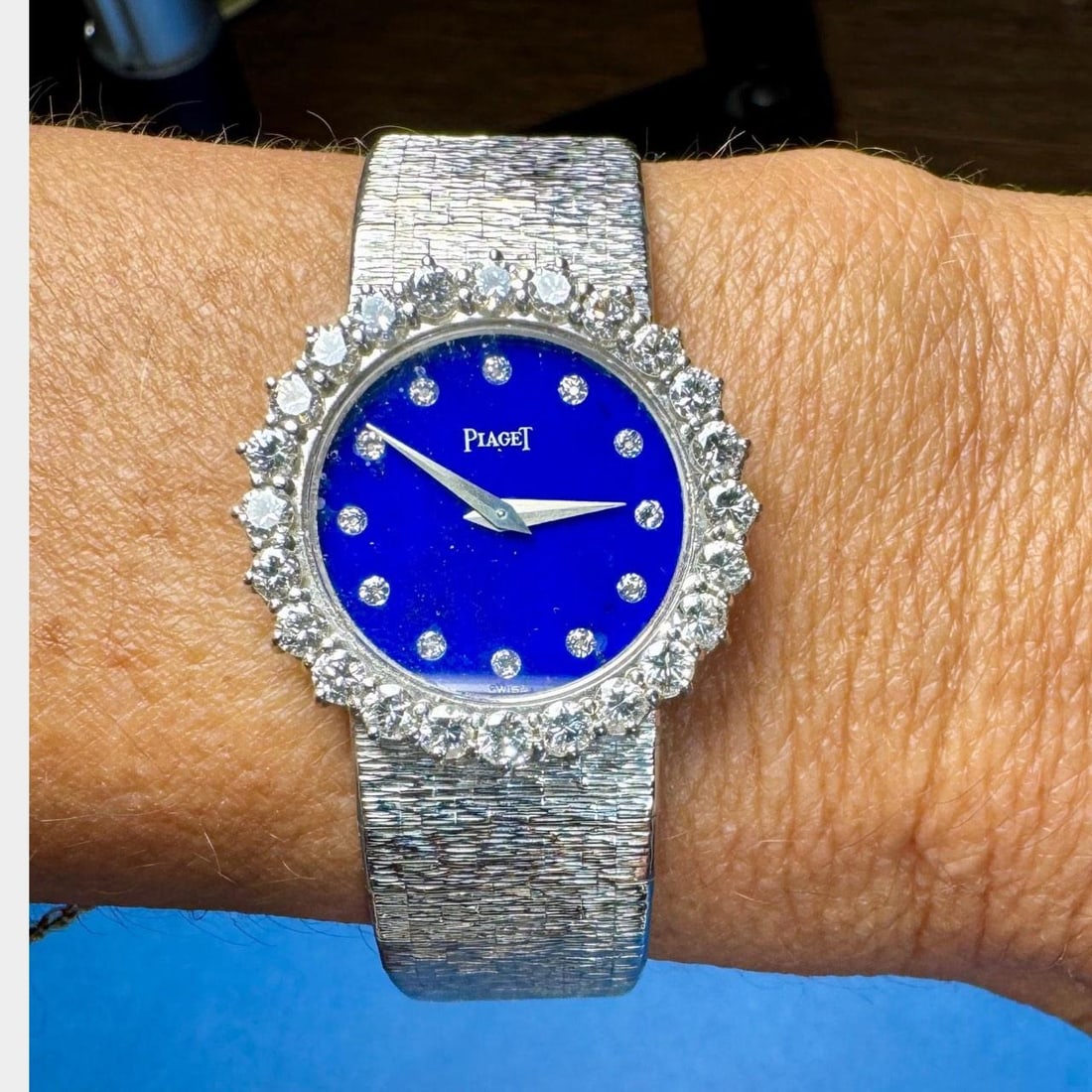 PIAGET 18K White Gold Lapis Lazuli Diamond Ladies Watch 36 Diamonds 2.30 Ct: PIAGET 18K White Gold Lapis Lazuli Diamond Ladies Watch 36 Diamonds 2.30 Ct This exquisite Piaget ladies watch is crafted from 18K white gold and features a stunning lapis lazuli dial and bezel, adorn