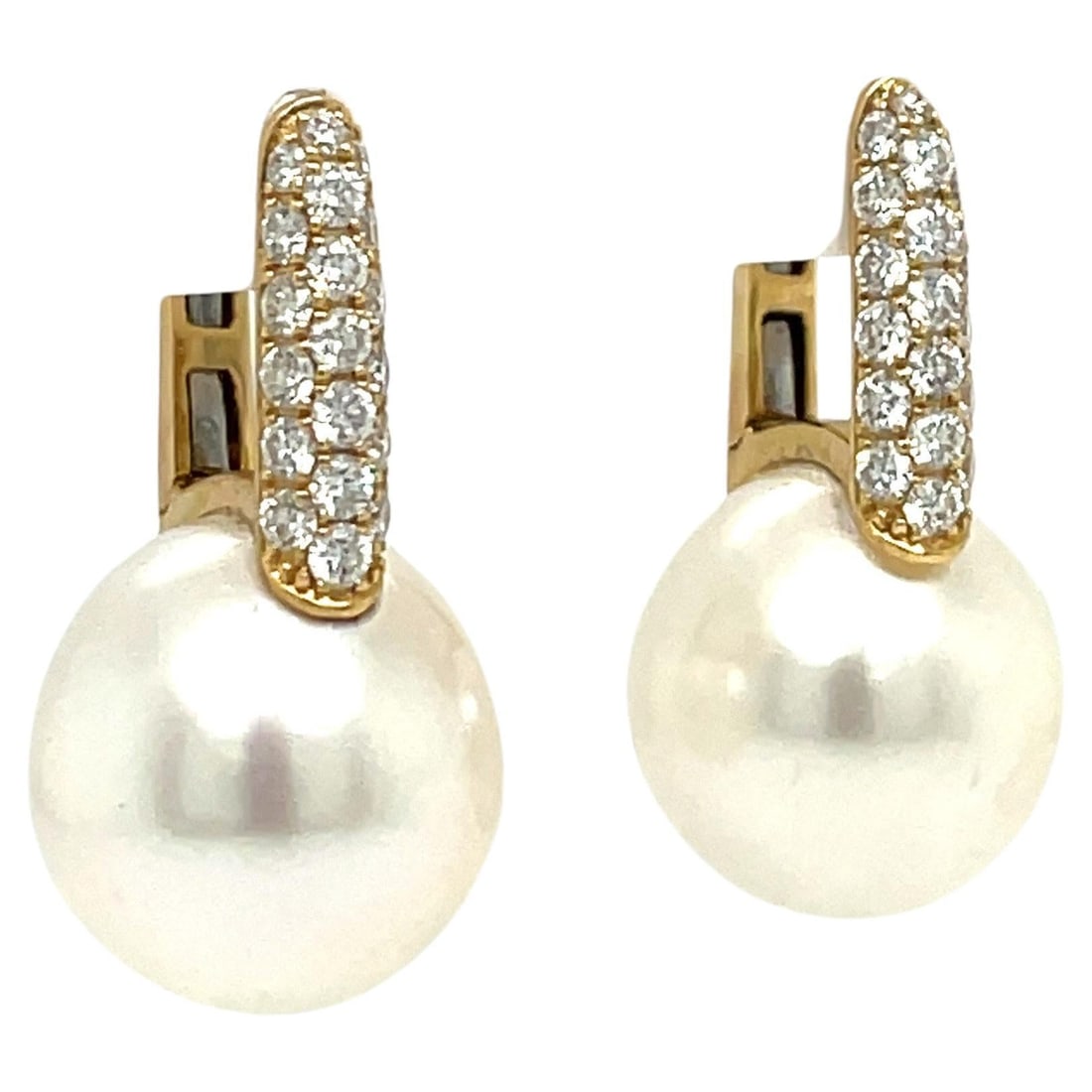 Harbor Diamonds 18K Yellow Gold South Sea Pearl Diamond Earrings 0.61ct: Harbor Diamonds 18K Yellow Gold South Sea Pearl Diamond Earrings 0.61ct Elevate your elegance with these stunning South Sea Pearl Diamond Drop Earrings. Crafted from luxurious 18 karat yellow gold, th