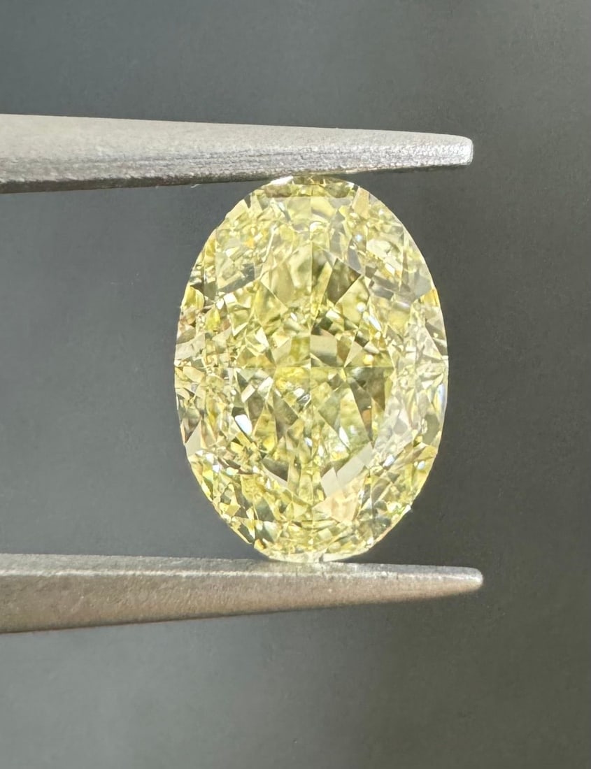 Loose Diamond - OVAL 1.6ct Fancy Light Yellow SI1: Loose Diamond - OVAL 1.6ct Fancy Light Yellow SI1 Source: Natural Shape: OVAL Carats: 1.6 Color: Fancy Light Yellow Certification: GIA Video: