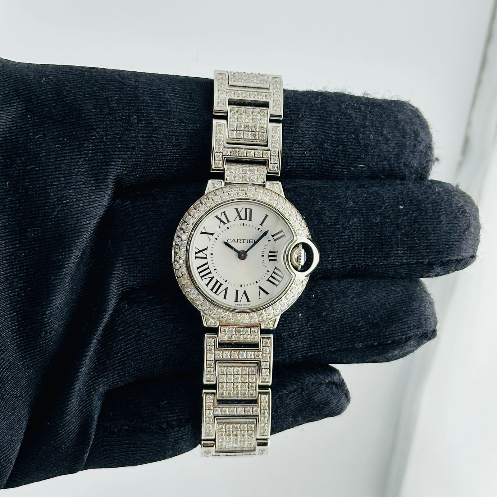 Cartier Ballon Bleu Ref 3009 Ladies Watch Silver Dial Diamond Bezel and Bracelet: Cartier Ballon Bleu Ref 3009 Ladies Watch Silver Dial Diamond Bezel and Bracelet The Cartier Ballon Bleu Ref 3009 is a ladies' timepiece featuring a silver dial, a diamond bezel, and a diamond bracele