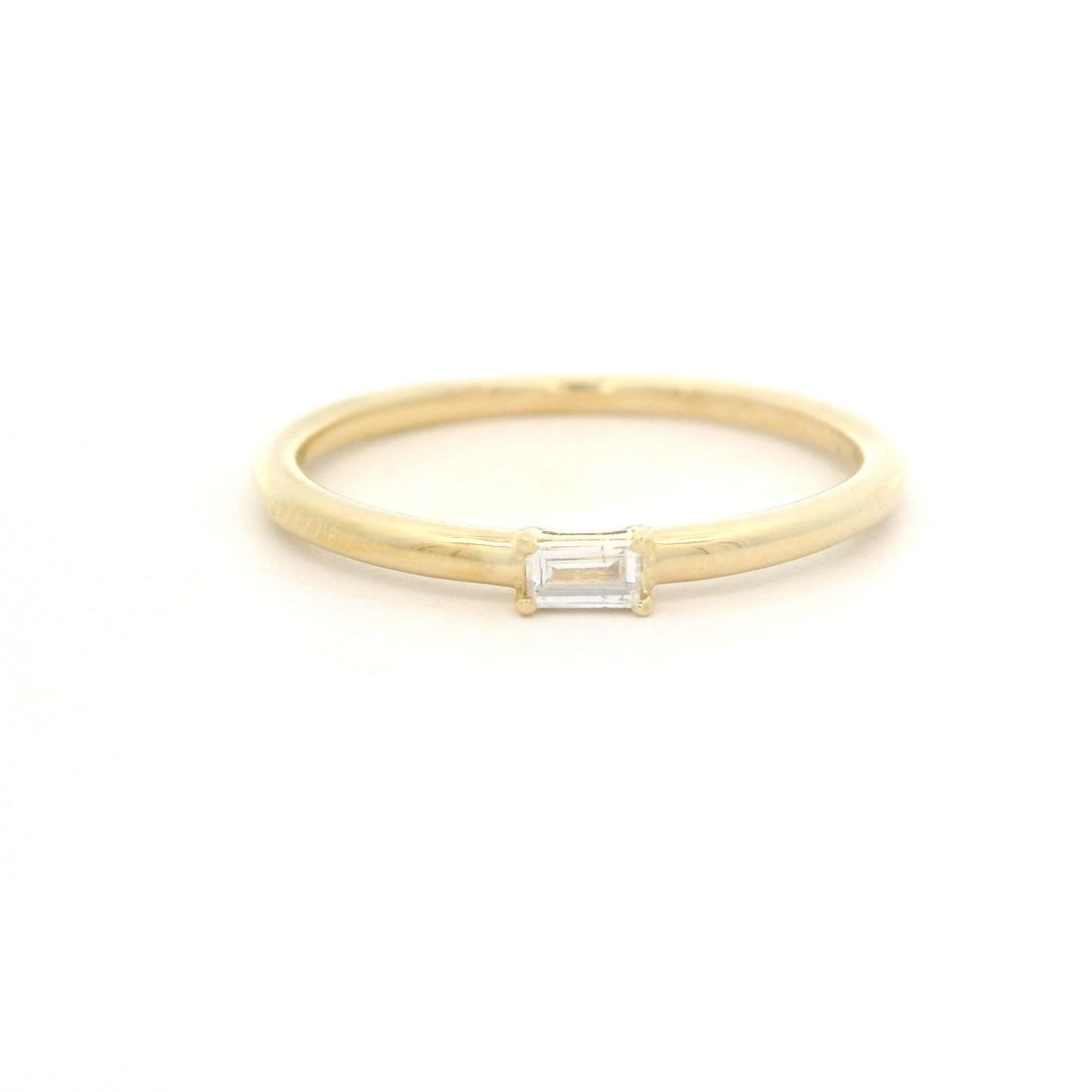 14k Yellow Gold 0.12ct Baguette Diamond Solitaire Petite Band Ring: 14k Yellow Gold 0.12ct Baguette Diamond Solitaire Petite Band Ring This exquisite 14k Yellow Gold band ring features a stunning 0.12ct natural baguette cut diamond, prong set to showcase its beauty. T